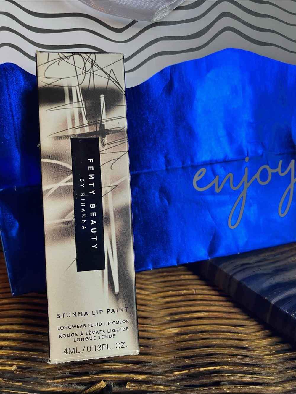 Fenty Beauty Stunna Lip Paint - by RIHANNA*UNDEFEATED & free hair clips/headband